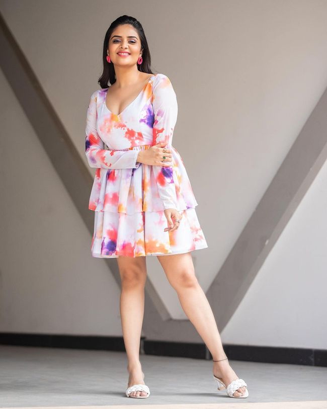 Staggering Looks Of Sreemukhi